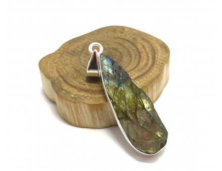 LABRADORITE BRUT SERTI