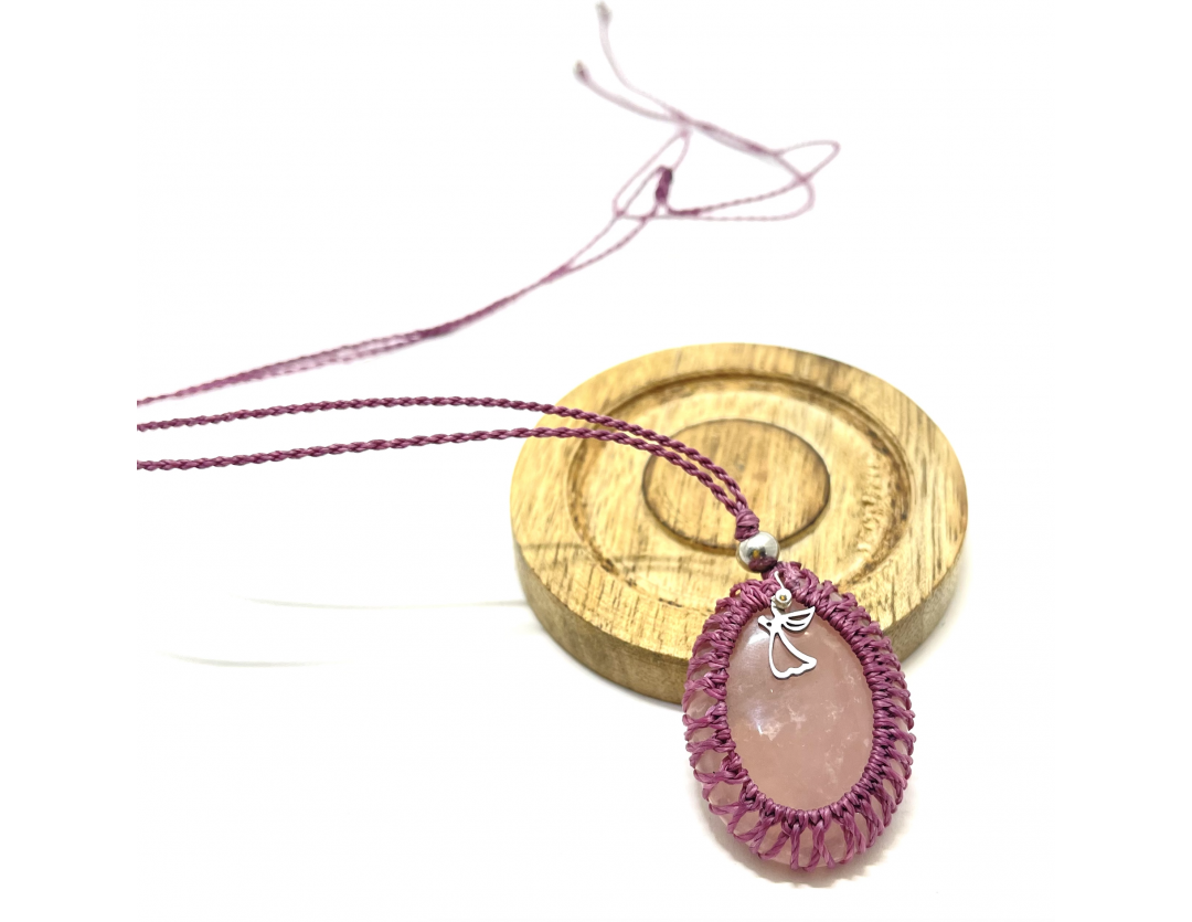 QUARTZ ROSE EN COLLIER MACRAMÉ